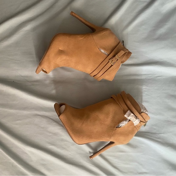 Buckle Heels - Picture 1 of 3
